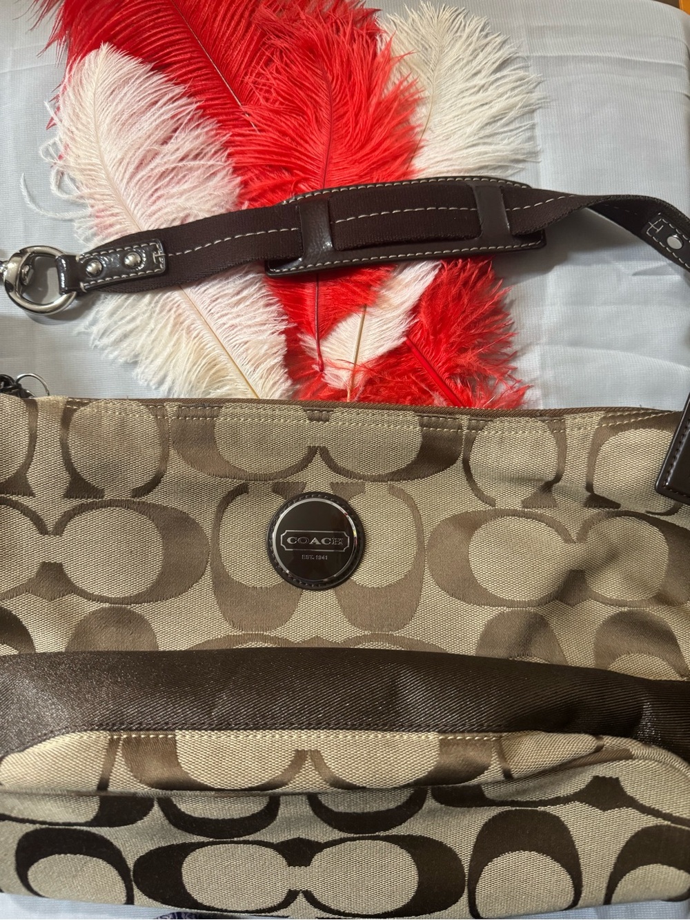 Coach Iconic Signature C design 💯% Authentic Shoulder Bag — Pre-loved/EUC